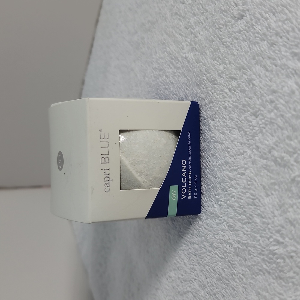 Capri Blue 06 Volcano bath bomb